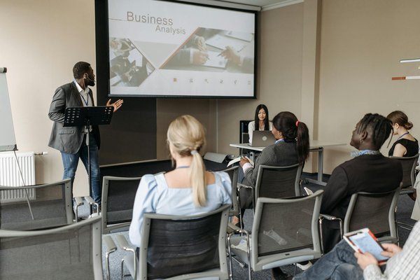 Comment les nouvelles technologies transforment-elles la dynamique compétitive des entreprises ?